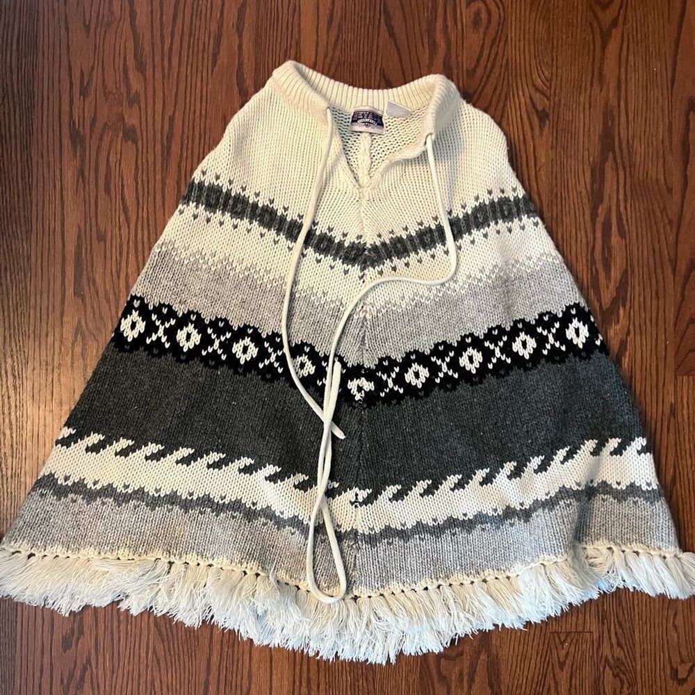 Nevada Jeanswear knitted Poncho EUC